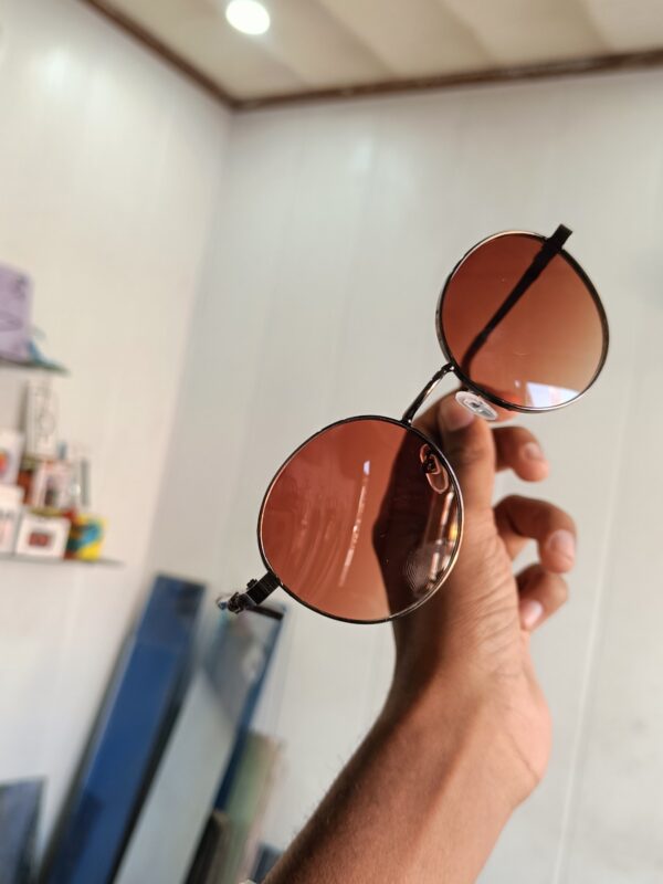 Brown oval shape with tiger frame fashionable goggle - Image 2