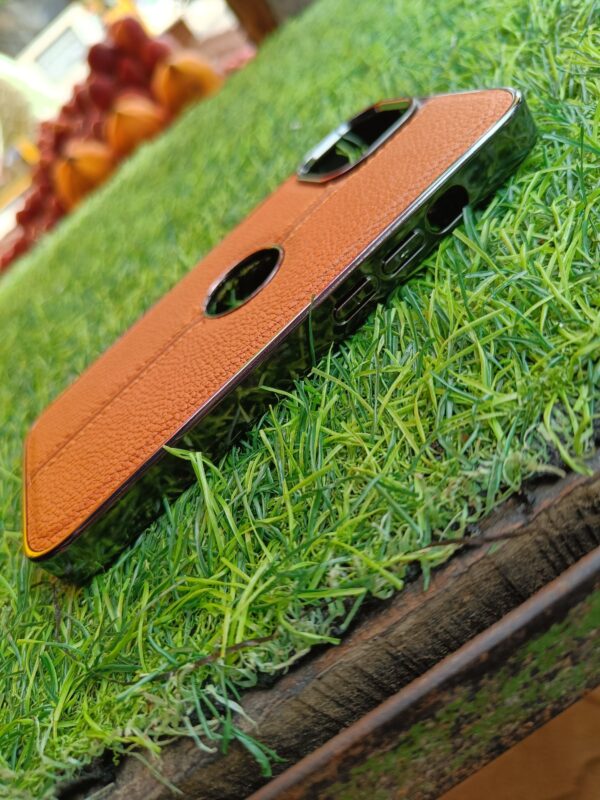 iPhone 14 brown Hole Leather Case . - Image 2